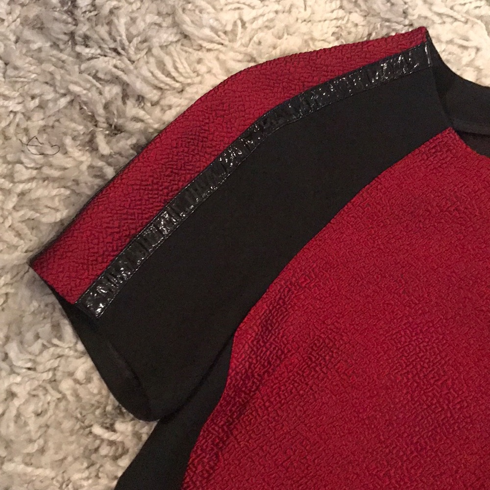 Elizabeth and James Cleo Red Top - Picture 4 of 6